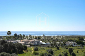 H&H - RARE Chic & Cosy Apartment with wonderful sea views, near to Meia Praia beach and Lagos center